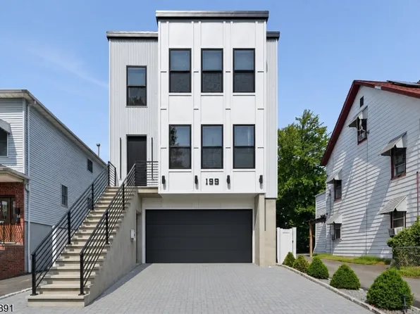 199 N Park St, East Orange City, NJ 07017