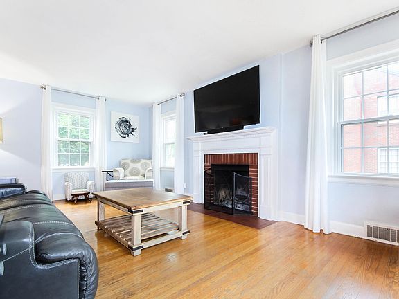 4th image of 2316 Brighton Dr