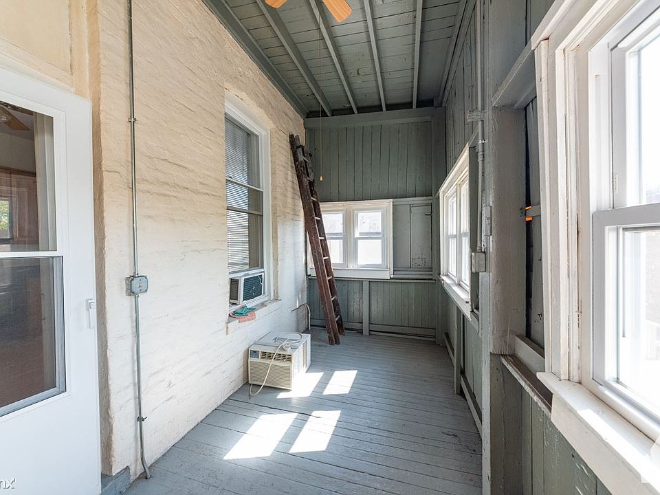 1683312654-2023_5_5_3300_N_Racine_Unit_3_17