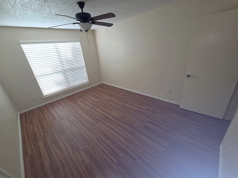 631 Cimarron Trl — Photo 13