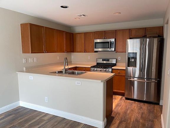 3rd image of 9049 Parapet Ave