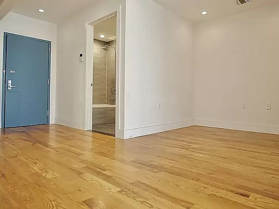 3rd image of 912 Bergen St #6BB
