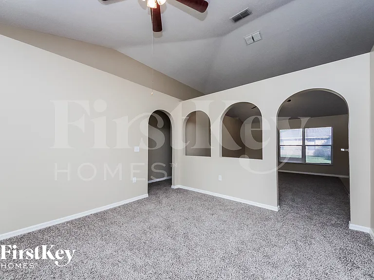 917 Delano Ct — Photo 3