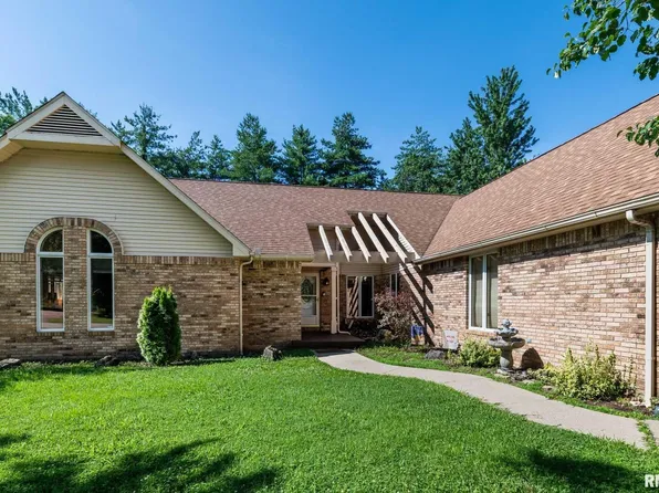 901 E Gregory Ave, Marion, IL 62959