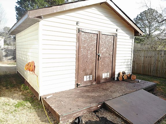 5th image of 3180 Randall Dr