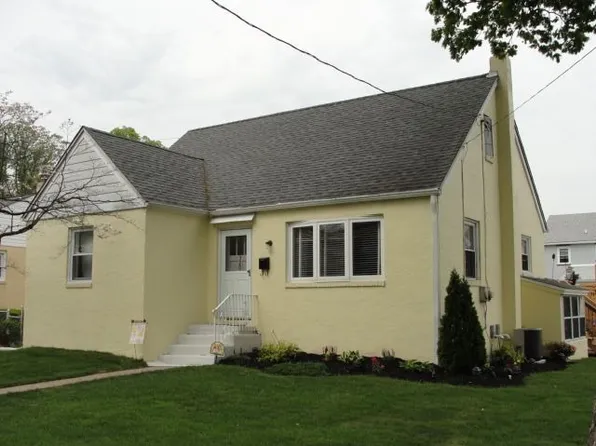 320 Hazel Ave, Folsom, PA 19033