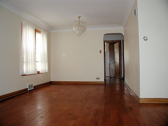 4th image of 7035 W Henderson St #1