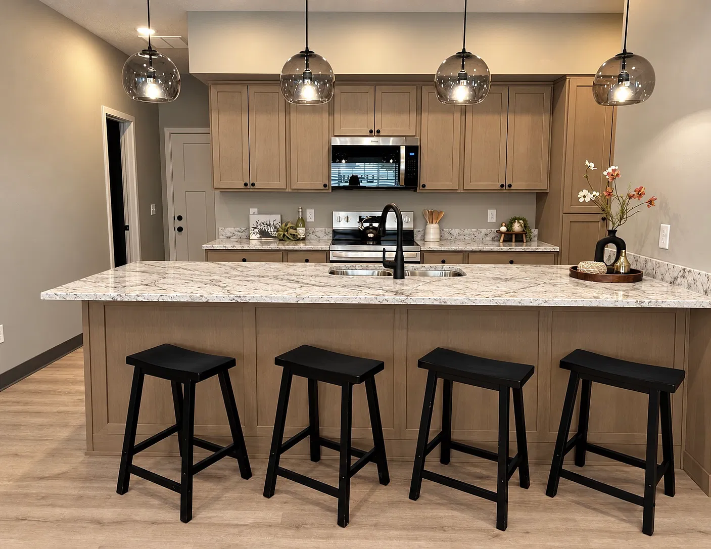 4 bed, 2600 sqft, $2,850 — Photo 2