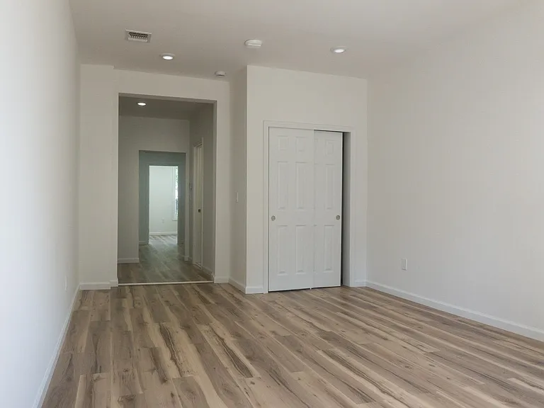 576 Newark Ave #1R — Photo 5