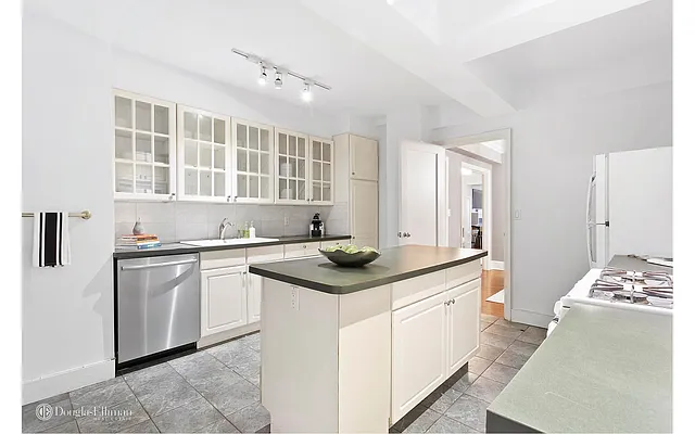 Sold by Douglas Elliman | media 10