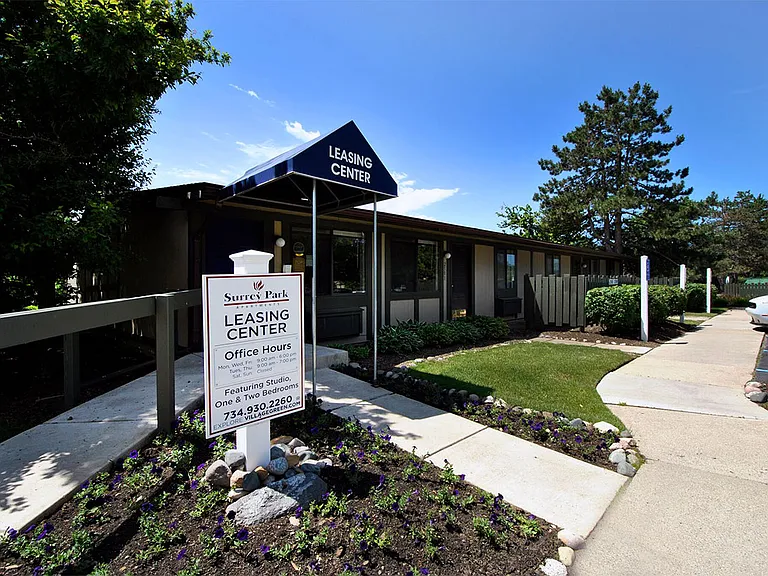 Surrey Park Apartments — Photo 17