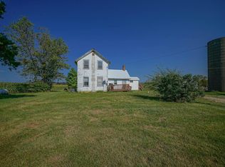 8541 N Conger Rd, Leaf River, IL 61047