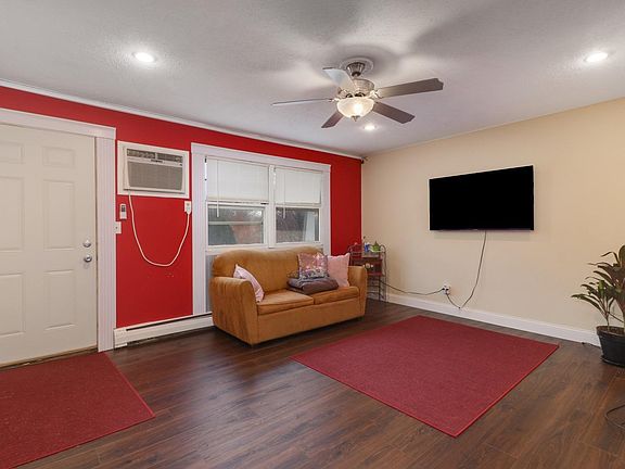 55" SMART TV / SOFA FURNISHED