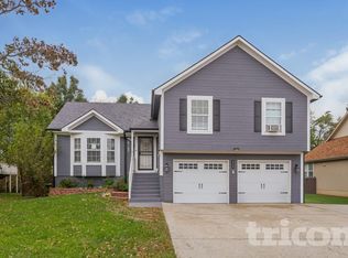 828 N Cottonwood St, Gardner, KS 66030