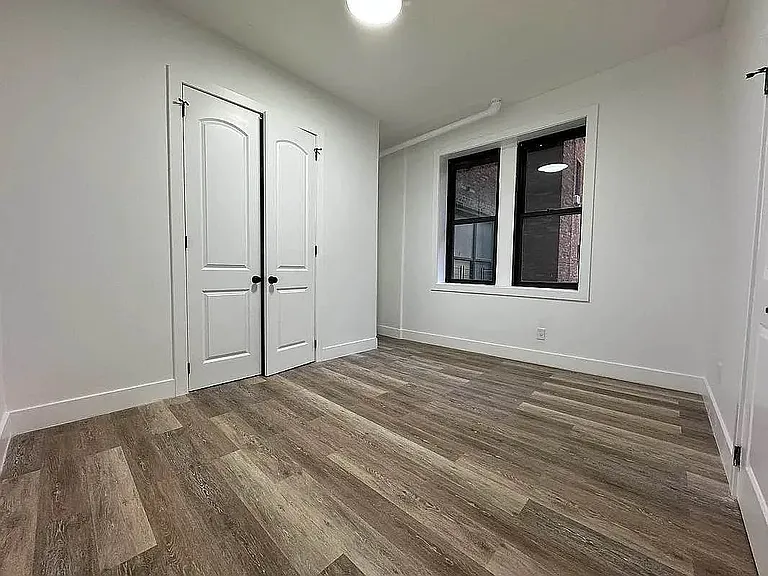 240 Crown St #1T — Photo 8