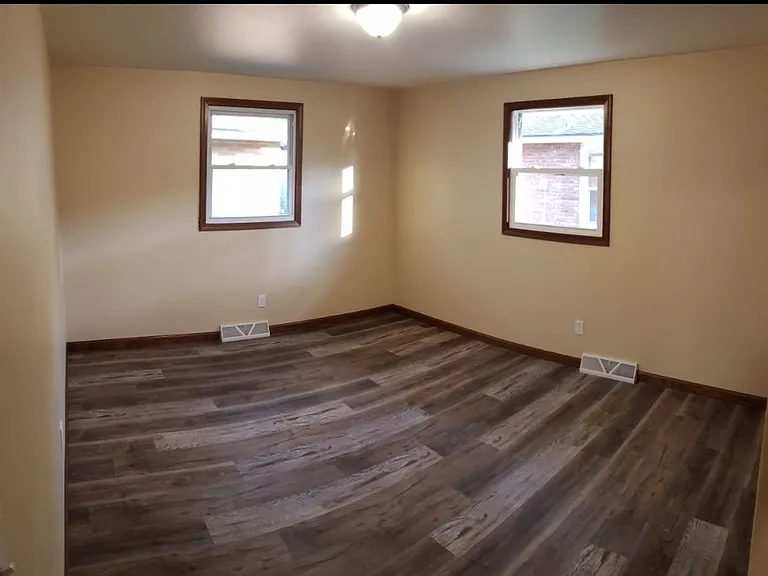 849-851 Abrams St — Photo 5