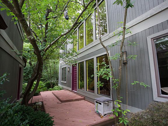4th image of 1360 Scenicview Ct