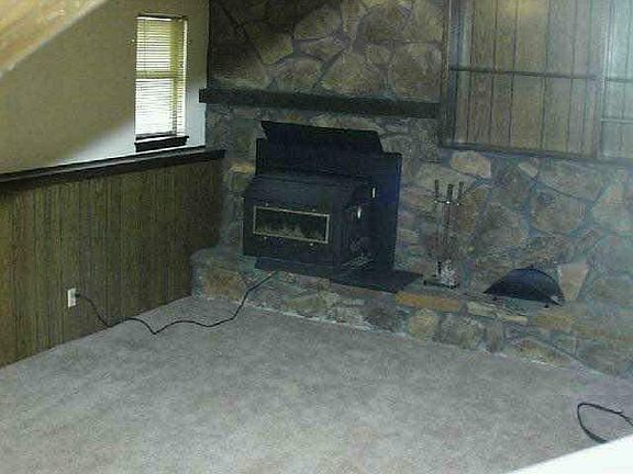 3rd image of 6933 Newbury Cir