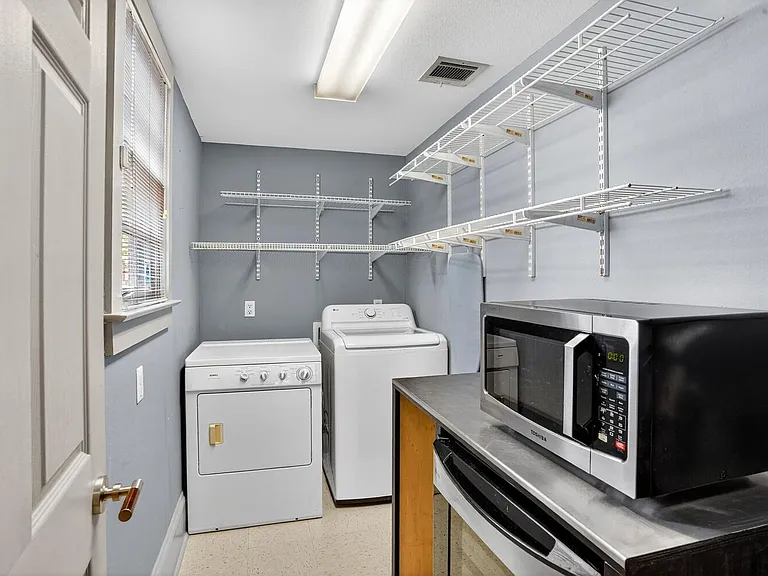 300 Lowerline St — Photo 7