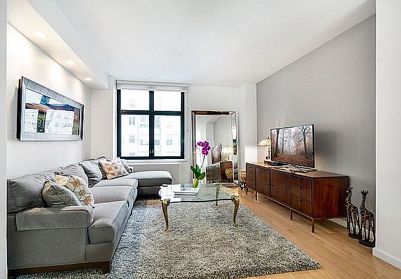 3rd image of 188 E 70th St APT 7E