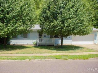 2105 Independence Dr, Pekin, IL 61554