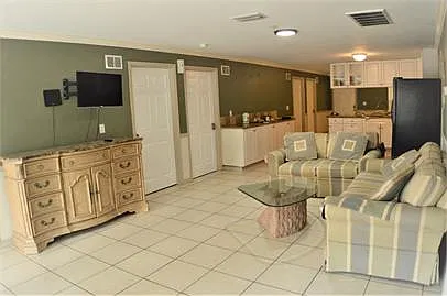 2925 Montclaire Ave Duplex - Unit A RM # 4 — Photo 4