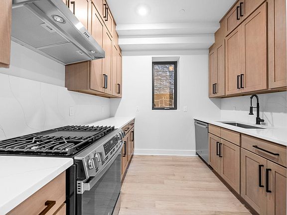 3rd image of 124 Glenwood Ave #1