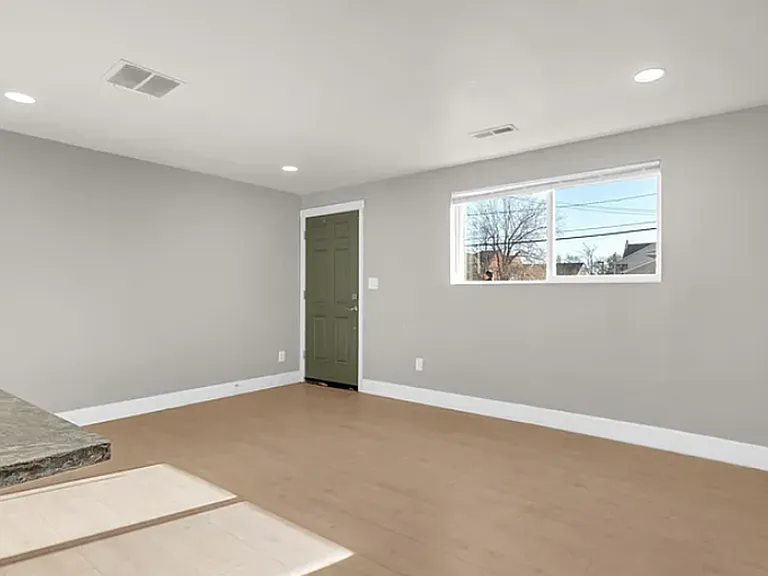 241 Linden St — Photo 6