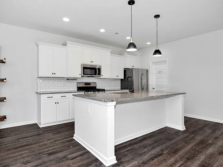 171 Kingswood Dr — Photo 10