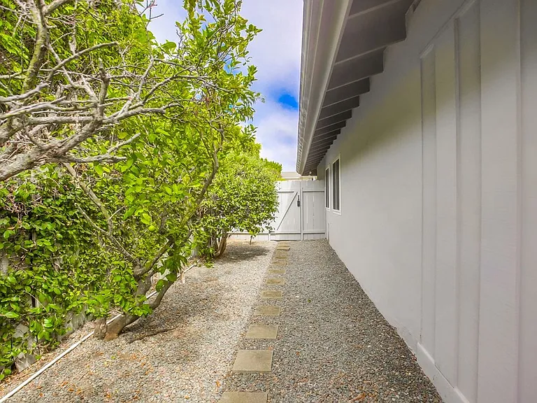 8302 Prestwick Dr — Photo 88