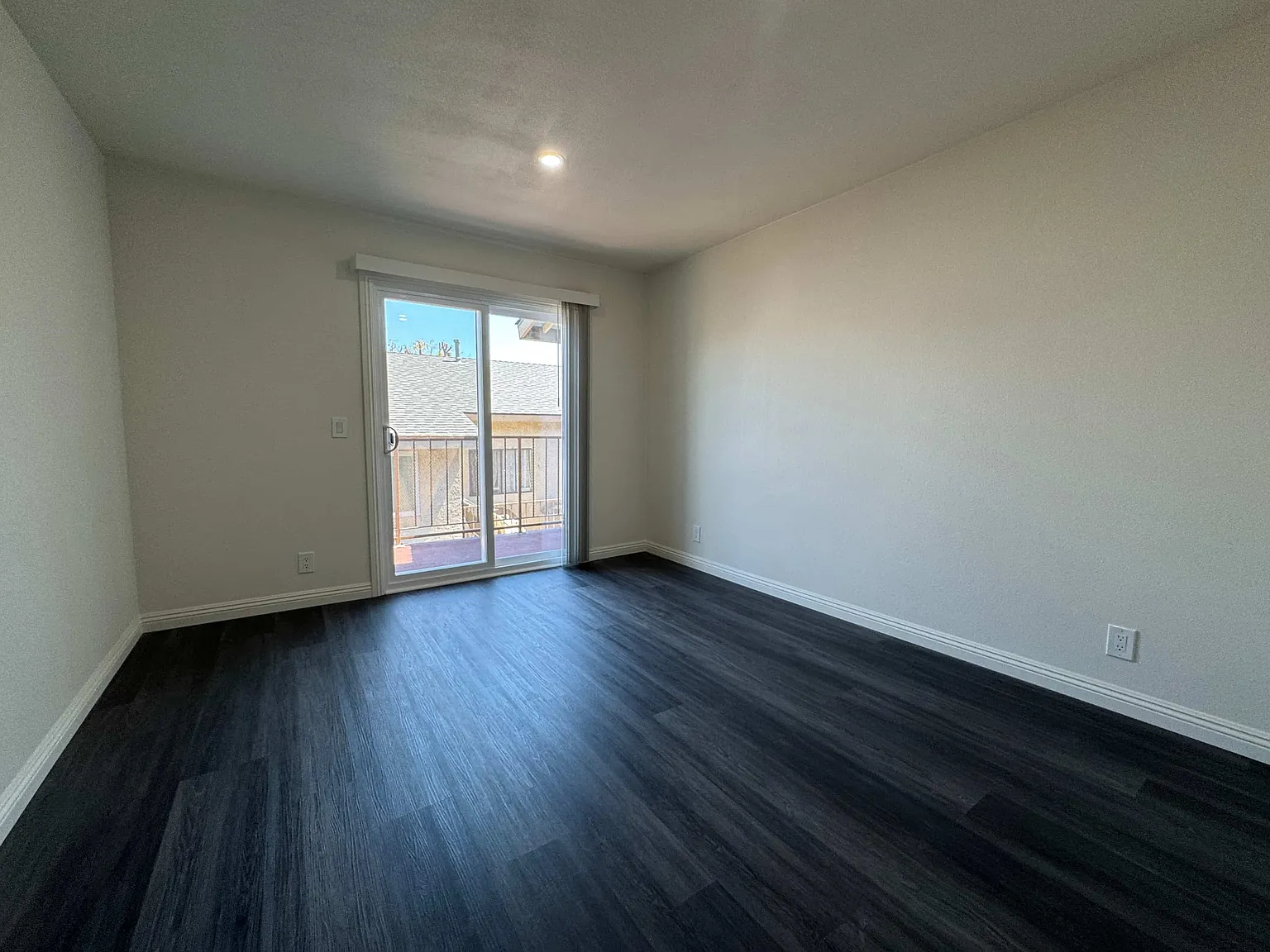 Sunset Apartment Homes — Photo 2