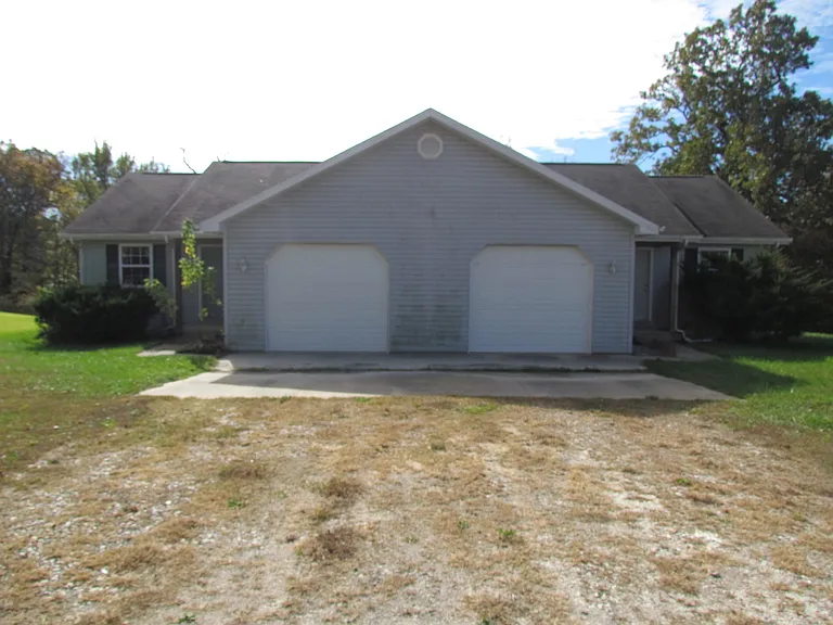 407 9th Street Cir — Photo 2