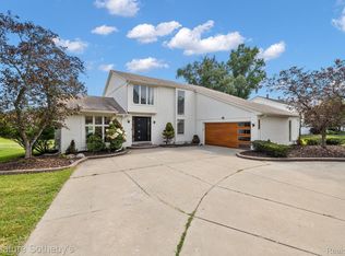 6207 Timberwood N, West Bloomfield, MI 48322