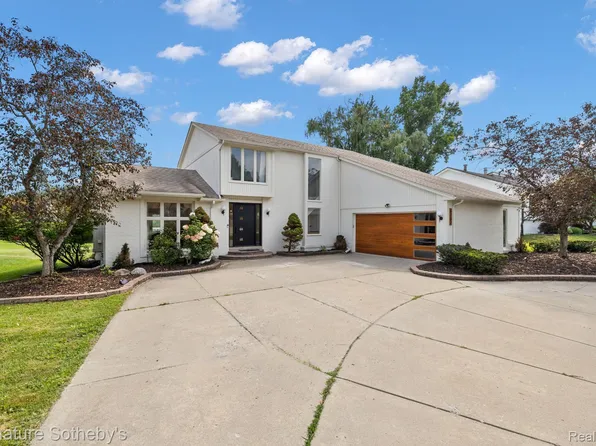 6207 Timberwood N, West Bloomfield, MI 48322