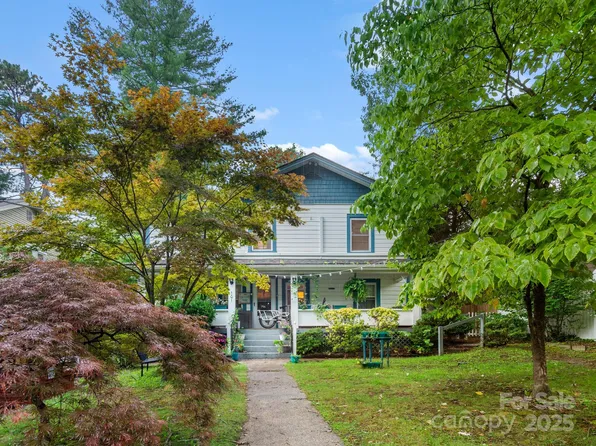 101 Mountain St, Black Mountain, NC 28711