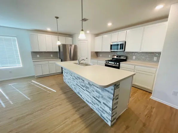 613 Forest Bend Ln, La Marque, TX 77568