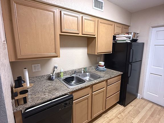 3rd image of 225 E New Hampshire St APT 12