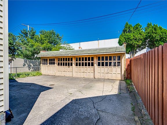 2nd image of 2199 Clarence Ave