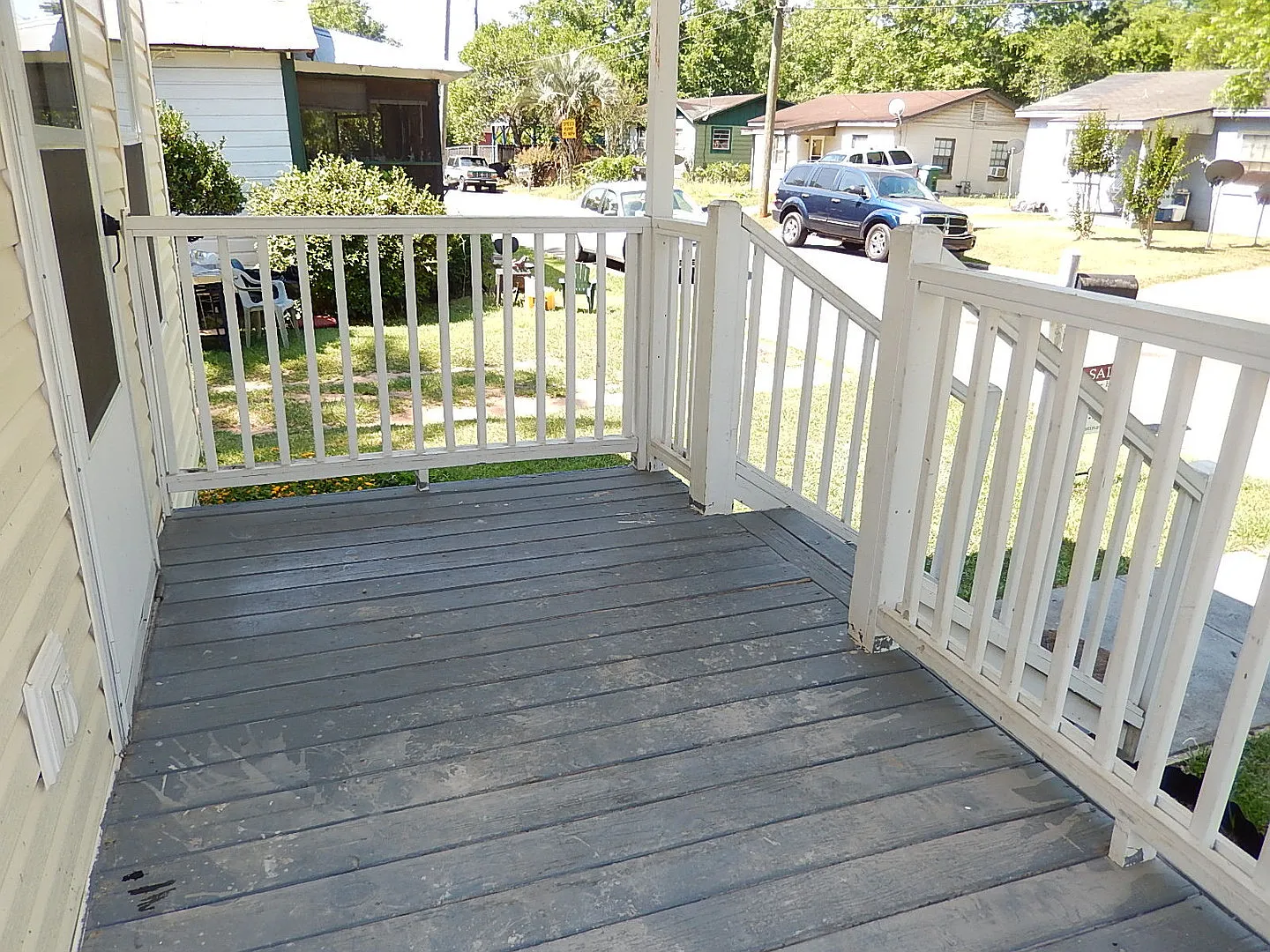 NICE 2/1 Quincy House w/ Deck, Eat In Kitchen, Large Yard, Newer AC & Flooring! $975/month Avail ... — Photo 2