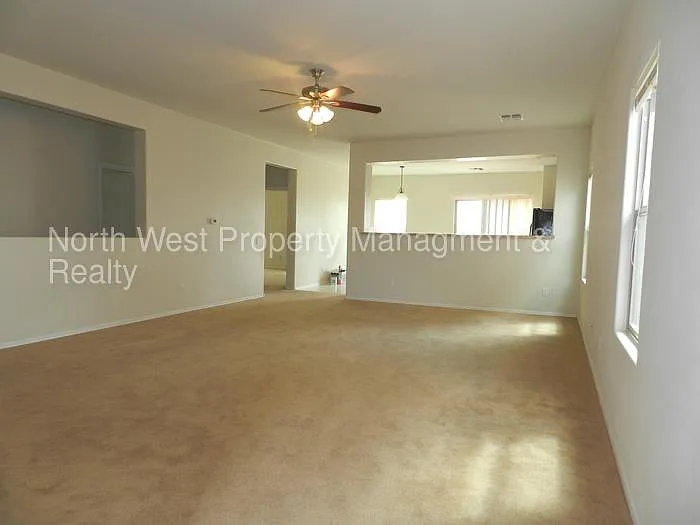 Red Rock - Move in ready, 1 story, 4 bedroom, 2 bath, community pool — Photo 2