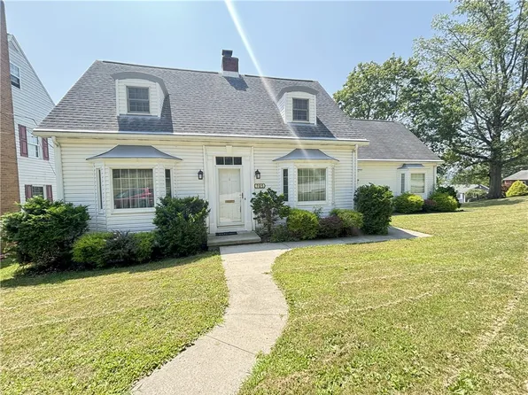 705 California Ave, Ellwood City, PA 16117