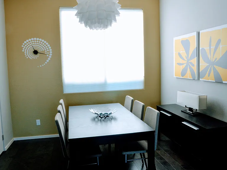 516 E Ames Pl — Photo 4