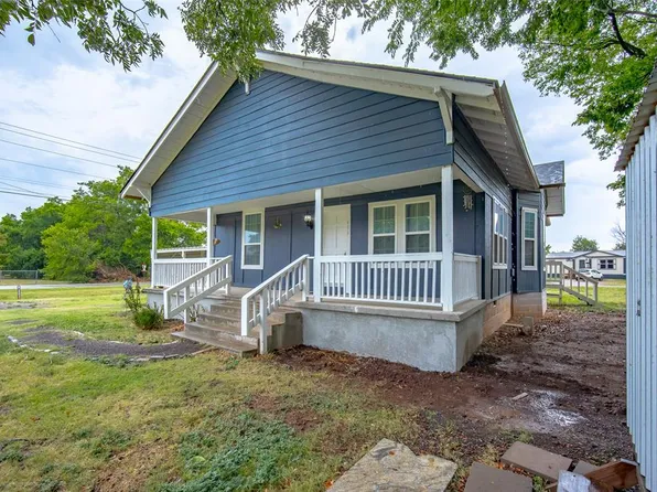 611 SW 6th St, Lindsay, OK 73052