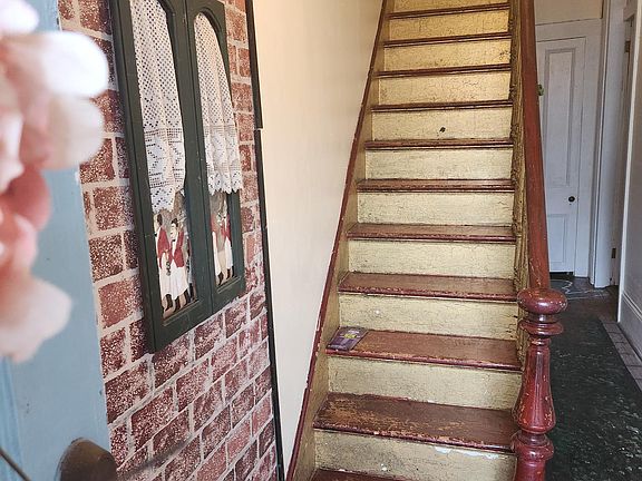2nd image of 525 Pelican Ave #1