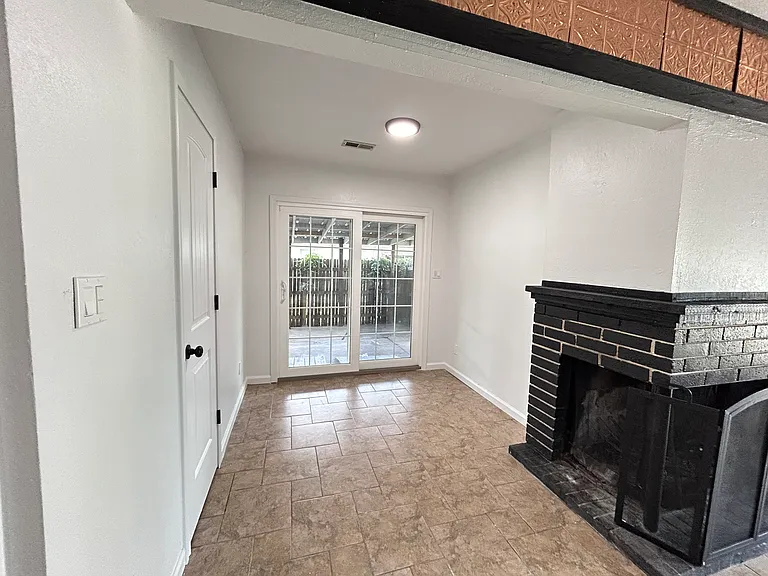 10834 E 16th St — Photo 13