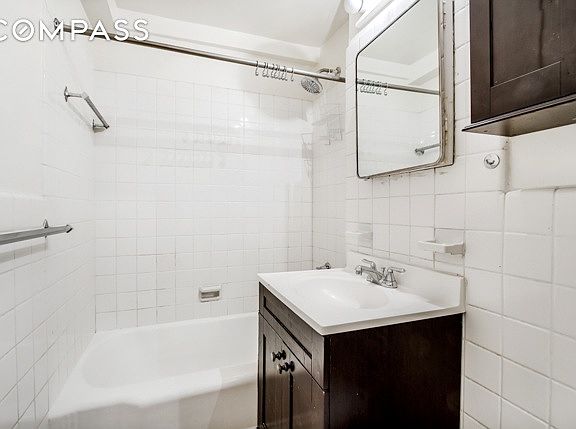 5th image of 140 E 56th St APT 4G