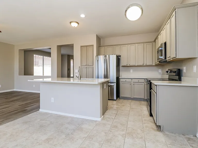 15233 W Banff Ln — Photo 8
