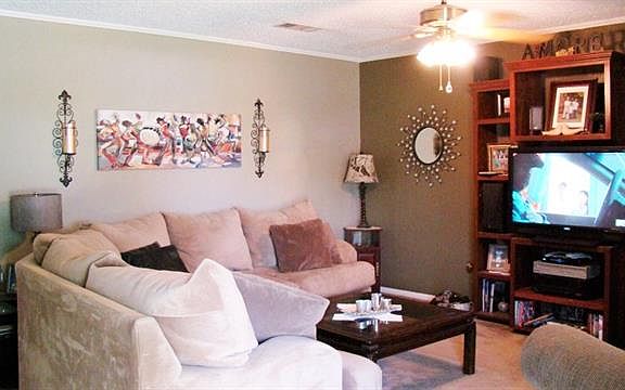 3rd image of 606 N Avenue N