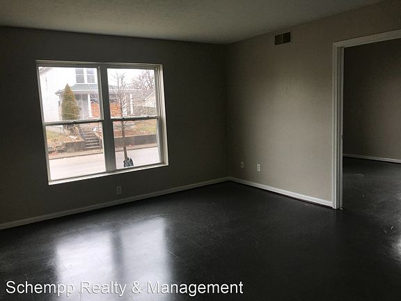 5th image of 1716 W Oak St APT 1
