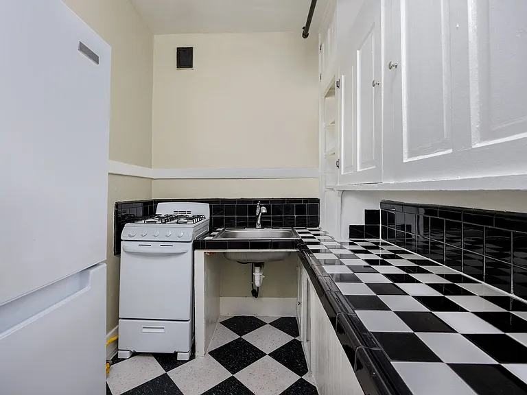 The Gatsby Apartments — Photo 10